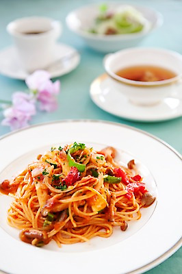 포토 JPG 해외기획촬영 그릇 접시 음식 외국문화 일본문화 2010년일본 스파게티 요리 사람없음 면류 면 나폴리탄 나폴리탄스파게티 일본식스파게티 일본음식 국내포토 동양문화 식기 문화 파스타 파일형식