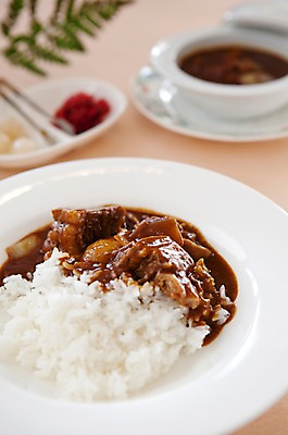 포토 JPG 해외기획촬영 그릇 접시 외국문화 일본문화 2010년일본 밥 요리 사람없음 덮밥 카레라이스 비프카레 카레덮밥 일본음식 국내포토 동양문화 식기 문화 음식 카레 파일형식