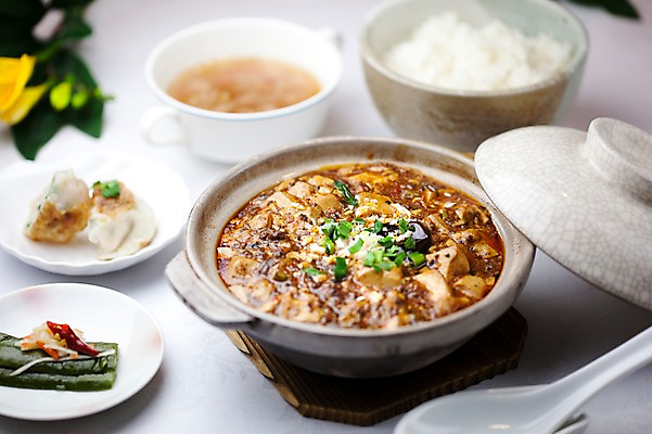 포토 JPG 해외기획촬영 그릇 접시 음식 2010년일본 밥 반찬 요리 사람없음 중식 숟가락 뚜껑 받침대 마파두부 국내포토 식기 수저 파일형식