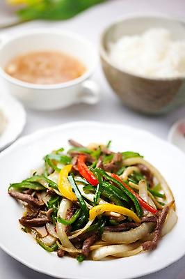 포토 JPG 해외기획촬영 그릇 접시 음식 외국문화 2010년일본 밥 중국문화 요리 사람없음 중식 소고기 국 쇠고기야채볶음 야채볶음 국내포토 동양문화 식기 문화 육류 볶음 파일형식