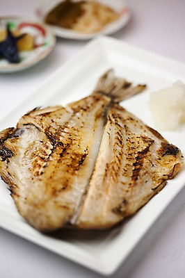 포토 JPG 해외기획촬영 그릇 접시 음식 외국문화 일본문화 2010년일본 어류 요리 사람없음 구이 생선요리 도미 생선구이 도미구이 일본음식 국내포토 동양문화 식기 문화 수중동물 파일형식