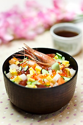 포토 JPG 해외기획촬영 그릇 음식 외국문화 일본문화 2010년일본 밥 새우 요리 사람없음 해산물 덮밥 바라치라시 연어알 일본음식 국내포토 동양문화 식기 문화 갑각류 알 파일형식