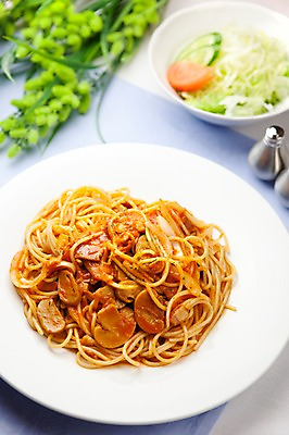 포토 JPG 해외기획촬영 접시 음식 외국문화 일본문화 2010년일본 스파게티 요리 사람없음 샐러드 면류 면 나폴리탄 나폴리탄스파게티 일본식스파게티 일본음식 국내포토 동양문화 식기 문화 파스타 파일형식