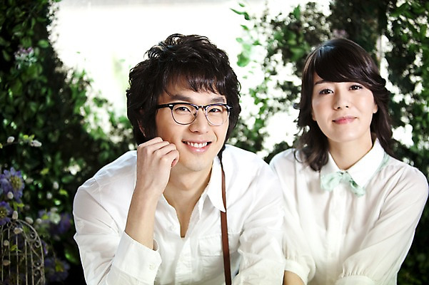 포토 JPG 주간 식물 커플 여자 남자 신부 포즈 신랑 결혼 잎 미소 웃음 사람 앉기 동양인 손짓 상반신 20대 성인 야외 두명 앞모습 한국인 커플룩 청년만 성인만 국내포토 자연요소 옷 뷰포인트 관계 모션 표정 인종 이벤트 청년 파일형식