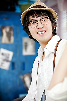 포토 JPG 모자 남자 포즈 신랑 결혼 실내 한명 미소 웃음 사람 동양인 손짓 상반신 20대 성인 한국인 남자만 남자한명만 성인남자만 청년만 청년남자만 청년남자한명만 성인한명만 성인남자한명만 성인만 국내포토 1 잡화 모션 표정 인종 이벤트 청년 내부 파일형식