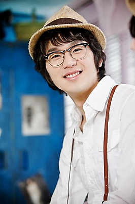 포토 JPG 모자 남자 포즈 신랑 결혼 실내 한명 미소 웃음 사람 동양인 손짓 상반신 20대 성인 앞모습 한국인 남자만 남자한명만 성인남자만 청년만 청년남자만 청년남자한명만 성인한명만 성인남자한명만 성인만 국내포토 1 잡화 뷰포인트 모션 표정 인종 이벤트 청년 내부 파일형식