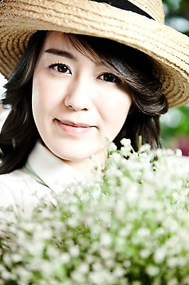 포토 JPG 주간 식물 모자 여자 꽃 신부 꽃다발 포즈 결혼 한명 사람 동양인 손짓 상반신 20대 성인 야외 앞모습 한국인 안개꽃 여자만 여자한명만 성인여자만 청년만 청년여자만 성인한명만 청년여자한명만 성인여자한명만 성인만 국내포토 자연요소 1 잡화 뷰포인트 모션 인종 이벤트 청년 한해살이풀 파일형식
