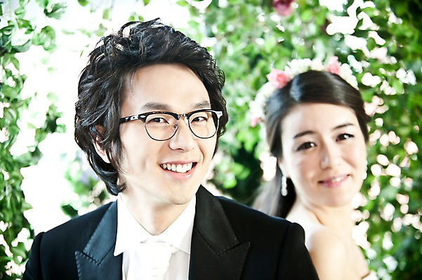 포토 JPG 식물 커플 드레스 여자 남자 신부 웨딩드레스 포즈 신랑 결혼 잎 장신구 결혼식 나뭇잎 실내 미소 웃음 사람 동양인 정장 손짓 이벤트 상반신 20대 성인 두명 앞모습 귀걸이 화관 한국인 청년만 성인만 국내포토 옷 꽃 뷰포인트 관계 모션 표정 인종 청년 내부 파일형식