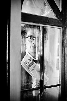 포토 JPG 옷 남자 포즈 신랑 결혼 나비넥타이 넥타이 흑백 실내 한명 서기 사람 동양인 정장 턱시도 손짓 이벤트 상반신 20대 성인 앞모습 문 한국인 신문 남자만 남자한명만 성인남자만 청년만 청년남자만 청년남자한명만 성인한명만 성인남자한명만 성인만 국내포토 1 잡화 뷰포인트 모션 촬영기법 인종 청년 내부 간행물 뉴스 파일형식