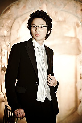 포토 JPG 옷 남자 포즈 신랑 결혼 의자 넥타이 실내 한명 서기 사람 동양인 정장 턱시도 손짓 이벤트 상반신 20대 성인 앞모습 한국인 남자만 남자한명만 성인남자만 청년만 청년남자만 청년남자한명만 성인한명만 성인남자한명만 성인만 국내포토 1 잡화 뷰포인트 가구 모션 인종 청년 내부 파일형식