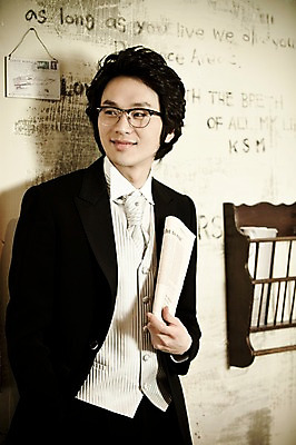 포토 JPG 옷 남자 포즈 신랑 결혼 넥타이 실내 한명 서기 사람 동양인 정장 턱시도 손짓 이벤트 상반신 20대 성인 앞모습 한국인 신문 남자만 남자한명만 성인남자만 청년만 청년남자만 청년남자한명만 성인한명만 성인남자한명만 성인만 국내포토 1 잡화 뷰포인트 모션 인종 청년 내부 간행물 뉴스 파일형식