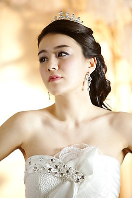 포토 JPG 드레스 옷 여자 기념일 신부 웨딩드레스 포즈 결혼 장신구 왕관 실내 한명 사람 동양인 손짓 이벤트 상반신 20대 성인 앞모습 귀걸이 한국인 보석 티아라 여자만 여자한명만 성인여자만 청년만 청년여자만 성인한명만 청년여자한명만 성인여자한명만 성인만 국내포토 1 뷰포인트 모션 인종 청년 내부 광석 파일형식