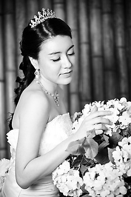 포토 JPG 식물 드레스 옷 여자 기념일 꽃 신부 부케 웨딩드레스 포즈 결혼 장신구 왕관 흑백 실내 한명 사람 동양인 손짓 이벤트 상반신 20대 성인 옆모습 귀걸이 한국인 보석 티아라 여자만 여자한명만 성인여자만 청년만 청년여자만 성인한명만 청년여자한명만 성인여자한명만 성인만 국내포토 1 뷰포인트 꽃다발 모션 촬영기법 인종 청년 내부 광석 파일형식