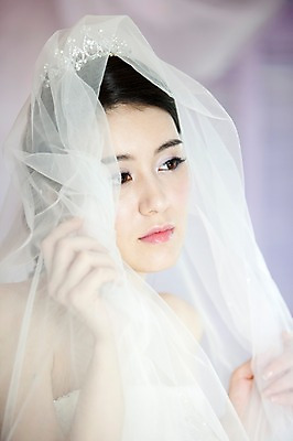 포토 JPG 드레스 옷 여자 기념일 신부 웨딩드레스 포즈 결혼 장신구 왕관 면사포 실내 한명 사람 동양인 손짓 이벤트 상반신 20대 성인 옆모습 귀걸이 한국인 보석 티아라 여자만 여자한명만 성인여자만 청년만 청년여자만 성인한명만 청년여자한명만 성인여자한명만 성인만 국내포토 1 뷰포인트 모션 인종 청년 내부 광석 결혼소품 파일형식