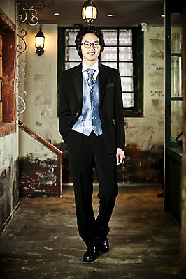 포토 JPG 전신 옷 기념일 남자 포즈 신랑 결혼 넥타이 전등 조명 실내 한명 서기 미소 웃음 사람 동양인 정장 턱시도 손짓 이벤트 20대 성인 앞모습 한국인 남자만 남자한명만 성인남자만 청년만 청년남자만 청년남자한명만 성인한명만 성인남자한명만 성인만 국내포토 1 잡화 뷰포인트 모션 표정 인종 청년 내부 파일형식