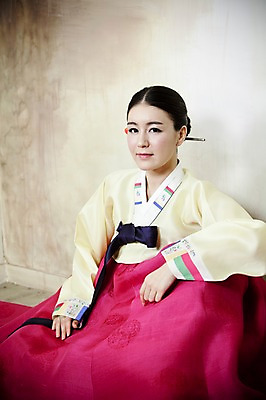 포토 JPG 한국전통 옷 여자 신부 포즈 결혼 실내 한명 사람 앉기 동양인 손짓 상반신 20대 성인 앞모습 한국인 전통의상 한복 여자만 여자한명만 성인여자만 청년만 청년여자만 성인한명만 청년여자한명만 성인여자한명만 성인만 국내포토 1 전통 뷰포인트 모션 한국 인종 이벤트 청년 내부 파일형식