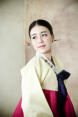 포토 JPG 한국전통 옷 여자 신부 포즈 결혼 실내 한명 누끼 사람 동양인 손짓 상반신 20대 성인 옆모습 한국인 전통의상 한복 여자만 여자한명만 성인여자만 청년만 청년여자만 성인한명만 청년여자한명만 성인여자한명만 성인만 국내포토 1 전통 뷰포인트 모션 한국 인종 이벤트 청년 내부 파일형식