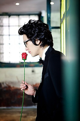 포토 JPG 식물 옷 남자 꽃 포즈 신랑 결혼 나비넥타이 넥타이 실내 한명 서기 사람 동양인 정장 턱시도 손짓 이벤트 상반신 20대 성인 옆모습 장미 한국인 남자만 남자한명만 성인남자만 청년만 청년남자만 청년남자한명만 성인한명만 성인남자한명만 성인만 국내포토 1 잡화 뷰포인트 모션 인종 청년 내부 파일형식