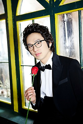 포토 JPG 식물 옷 남자 꽃 포즈 신랑 결혼 창문 나비넥타이 넥타이 실내 한명 서기 사람 동양인 정장 턱시도 손짓 이벤트 상반신 20대 성인 앞모습 장미 한국인 남자만 남자한명만 성인남자만 청년만 청년남자만 청년남자한명만 성인한명만 성인남자한명만 성인만 국내포토 1 잡화 뷰포인트 모션 인종 청년 내부 파일형식