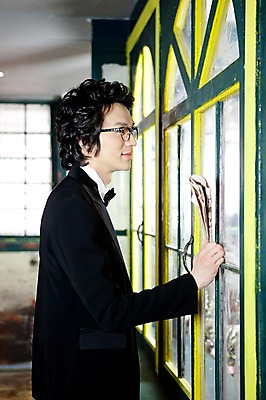 포토 JPG 옷 남자 포즈 신랑 결혼 창문 나비넥타이 넥타이 실내 한명 서기 사람 동양인 정장 턱시도 손짓 이벤트 상반신 20대 성인 옆모습 한국인 신문 남자만 남자한명만 성인남자만 청년만 청년남자만 청년남자한명만 성인한명만 성인남자한명만 성인만 국내포토 1 잡화 뷰포인트 모션 인종 청년 내부 간행물 뉴스 파일형식