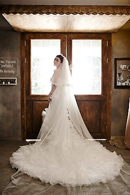 포토 JPG 전신 드레스 옷 여자 기념일 신부 웨딩드레스 포즈 결혼 장신구 왕관 면사포 실내 한명 서기 사람 동양인 손짓 이벤트 20대 성인 옆모습 문 귀걸이 한국인 보석 티아라 여자만 여자한명만 성인여자만 청년만 청년여자만 성인한명만 청년여자한명만 성인여자한명만 성인만 국내포토 1 뷰포인트 모션 인종 청년 내부 광석 결혼소품 파일형식