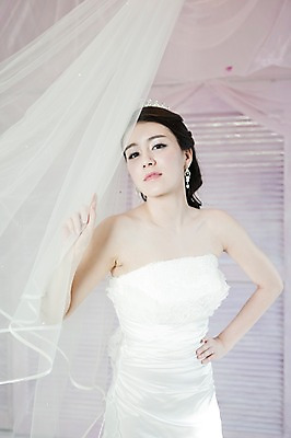 포토 JPG 드레스 옷 여자 기념일 신부 웨딩드레스 포즈 결혼 장신구 왕관 면사포 실내 한명 사람 동양인 손짓 이벤트 상반신 20대 성인 앞모습 귀걸이 한국인 보석 티아라 여자만 여자한명만 성인여자만 청년만 청년여자만 성인한명만 청년여자한명만 성인여자한명만 성인만 국내포토 1 뷰포인트 모션 인종 청년 내부 광석 결혼소품 파일형식