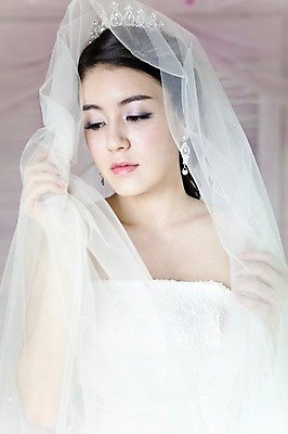 포토 JPG 드레스 옷 여자 기념일 신부 웨딩드레스 포즈 결혼 장신구 왕관 면사포 실내 한명 사람 동양인 손짓 이벤트 상반신 20대 성인 앞모습 귀걸이 한국인 보석 티아라 여자만 여자한명만 성인여자만 청년만 청년여자만 성인한명만 청년여자한명만 성인여자한명만 성인만 국내포토 1 뷰포인트 모션 인종 청년 내부 광석 결혼소품 파일형식