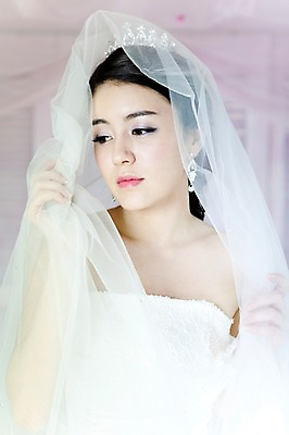 포토 JPG 드레스 옷 여자 기념일 신부 웨딩드레스 포즈 결혼 장신구 왕관 면사포 실내 한명 사람 동양인 손짓 이벤트 상반신 20대 성인 앞모습 귀걸이 한국인 보석 티아라 여자만 여자한명만 성인여자만 청년만 청년여자만 성인한명만 청년여자한명만 성인여자한명만 성인만 국내포토 1 뷰포인트 모션 인종 청년 내부 광석 결혼소품 파일형식