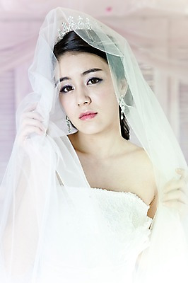 포토 JPG 드레스 옷 여자 기념일 신부 웨딩드레스 포즈 결혼 장신구 왕관 면사포 실내 한명 사람 동양인 손짓 이벤트 상반신 20대 성인 앞모습 귀걸이 한국인 보석 티아라 여자만 여자한명만 성인여자만 청년만 청년여자만 성인한명만 청년여자한명만 성인여자한명만 성인만 국내포토 1 뷰포인트 모션 인종 청년 내부 광석 결혼소품 파일형식