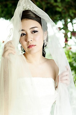 포토 JPG 드레스 옷 여자 기념일 신부 웨딩드레스 포즈 결혼 장신구 왕관 면사포 실내 한명 사람 동양인 손짓 이벤트 상반신 20대 성인 앞모습 귀걸이 한국인 보석 티아라 여자만 여자한명만 성인여자만 청년만 청년여자만 성인한명만 청년여자한명만 성인여자한명만 성인만 국내포토 1 뷰포인트 모션 인종 청년 내부 광석 결혼소품 파일형식
