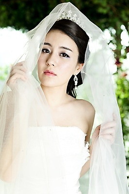 포토 JPG 드레스 옷 여자 기념일 신부 웨딩드레스 포즈 결혼 장신구 왕관 면사포 실내 한명 사람 동양인 손짓 이벤트 상반신 20대 성인 앞모습 귀걸이 한국인 보석 티아라 여자만 여자한명만 성인여자만 청년만 청년여자만 성인한명만 청년여자한명만 성인여자한명만 성인만 국내포토 1 뷰포인트 모션 인종 청년 내부 광석 결혼소품 파일형식