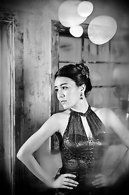 포토 JPG 드레스 옷 원피스 여자 기념일 신부 포즈 결혼 흑백 실내 한명 서기 사람 동양인 손짓 이벤트 상반신 20대 성인 옆모습 한국인 여성복 이브닝드레스 여자만 여자한명만 성인여자만 청년만 청년여자만 성인한명만 청년여자한명만 성인여자한명만 성인만 국내포토 1 뷰포인트 모션 촬영기법 인종 청년 내부 파일형식