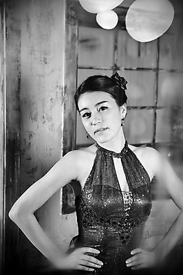 포토 JPG 드레스 옷 원피스 여자 기념일 신부 포즈 결혼 흑백 실내 한명 서기 사람 동양인 손짓 이벤트 상반신 20대 성인 앞모습 한국인 여성복 이브닝드레스 여자만 여자한명만 성인여자만 청년만 청년여자만 성인한명만 청년여자한명만 성인여자한명만 성인만 국내포토 1 뷰포인트 모션 촬영기법 인종 청년 내부 파일형식