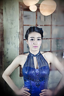 포토 JPG 드레스 옷 원피스 여자 기념일 신부 포즈 결혼 실내 한명 서기 사람 동양인 손짓 이벤트 상반신 20대 성인 앞모습 한국인 여성복 이브닝드레스 여자만 여자한명만 성인여자만 청년만 청년여자만 성인한명만 청년여자한명만 성인여자한명만 성인만 국내포토 1 뷰포인트 모션 인종 청년 내부 파일형식