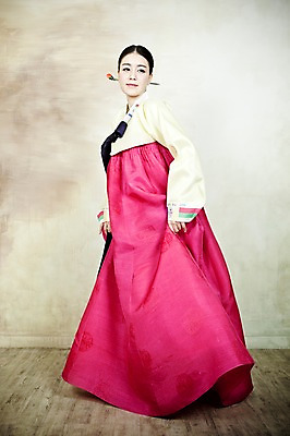 포토 JPG 전신 한국전통 옷 여자 신부 포즈 결혼 장신구 실내 한명 서기 사람 동양인 손짓 20대 성인 앞모습 한국인 전통의상 한복 비녀 여자만 여자한명만 성인여자만 청년만 청년여자만 성인한명만 청년여자한명만 성인여자한명만 성인만 국내포토 1 전통 뷰포인트 모션 전통소품 한국 인종 이벤트 청년 내부 파일형식 헤어액세사리