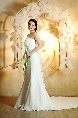 포토 JPG 전신 식물 드레스 옷 여자 기념일 꽃 신부 웨딩드레스 포즈 결혼 장신구 왕관 실내 한명 서기 사람 동양인 손짓 이벤트 20대 성인 옆모습 귀걸이 한국인 보석 티아라 여자만 여자한명만 성인여자만 청년만 청년여자만 성인한명만 청년여자한명만 성인여자한명만 성인만 국내포토 1 뷰포인트 모션 인종 청년 내부 광석 파일형식