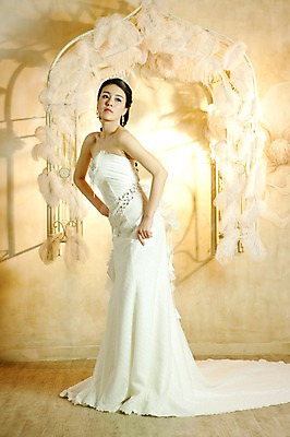 포토 JPG 전신 드레스 옷 여자 기념일 신부 웨딩드레스 포즈 결혼 장신구 왕관 실내 한명 서기 사람 동양인 손짓 이벤트 20대 성인 옆모습 귀걸이 한국인 보석 티아라 여자만 여자한명만 성인여자만 청년만 청년여자만 성인한명만 청년여자한명만 성인여자한명만 성인만 국내포토 1 뷰포인트 모션 인종 청년 내부 광석 파일형식