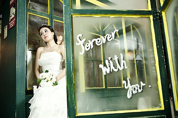 포토 JPG 전신 식물 드레스 옷 여자 기념일 꽃 신부 부케 웨딩드레스 포즈 결혼 장신구 왕관 실내 한명 서기 사람 동양인 손짓 이벤트 20대 성인 앞모습 귀걸이 한국인 보석 티아라 여자만 여자한명만 성인여자만 청년만 청년여자만 성인한명만 청년여자한명만 성인여자한명만 성인만 국내포토 1 뷰포인트 꽃다발 모션 인종 청년 내부 광석 파일형식