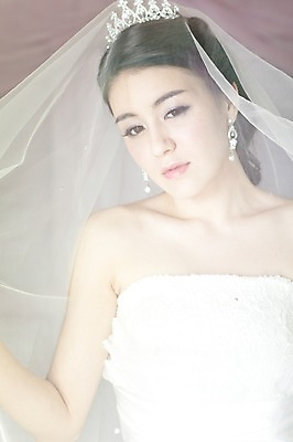 포토 JPG 드레스 옷 여자 기념일 신부 웨딩드레스 포즈 결혼 장신구 왕관 면사포 실내 한명 사람 동양인 손짓 이벤트 상반신 20대 성인 앞모습 귀걸이 한국인 보석 티아라 여자만 여자한명만 성인여자만 청년만 청년여자만 성인한명만 청년여자한명만 성인여자한명만 성인만 국내포토 1 뷰포인트 모션 인종 청년 내부 광석 결혼소품 파일형식