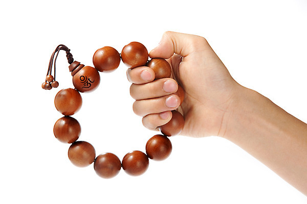 포토 JPG 스튜디오촬영 손 종교 불교 종교용품 실내 누끼 사람 신체부위 불교용품 염주 국내포토 내부 파일형식