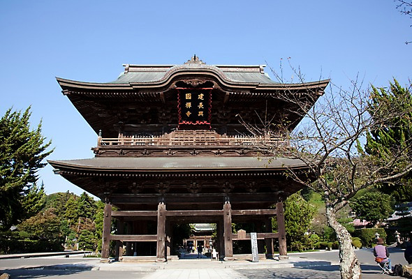 포토 JPG 주간 나무 식물 전통 건축물 건축 아시아 종교 고건축 불교 일본문화 풍경 사람없음 야외 건물 관광지 일본 사찰 역사 불교용품 일본전통 가마쿠라 겐초사 국내포토 자연요소 동양문화 나라 외국문화 여행 종교용품 종교건축 신사_일본건축 파일형식