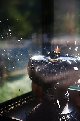 포토 JPG 주간 전통 건축물 건축 아시아 종교 백그라운드 고건축 불교 일본문화 불 풍경 사람없음 야외 물 관광지 일본 물방울 사찰 역사 불교용품 일본전통 향 가마쿠라 겐초사 국내포토 자연요소 동양문화 나라 외국문화 여행 종교용품 종교건축 신사_일본건축 파일형식