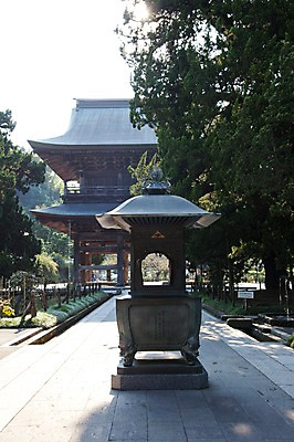 포토 JPG 주간 나무 식물 전통 건축물 건축 아시아 종교 고건축 불교 일본문화 풍경 사람없음 야외 건물 관광지 일본 사찰 역사 불교용품 일본전통 가마쿠라 겐초사 국내포토 자연요소 동양문화 나라 외국문화 여행 종교용품 종교건축 신사_일본건축 파일형식