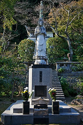포토 JPG 주간 나무 식물 전통 건축물 건축 꽃 아시아 종교 고건축 불교 일본문화 풍경 사람없음 야외 건물 관광지 계단 일본 사찰 역사 숲 불상 불교용품 부처 일본전통 가마쿠라 겐초사 국내포토 자연요소 동양문화 나라 외국문화 여행 종교용품 종교건축 신사_일본건축 파일형식