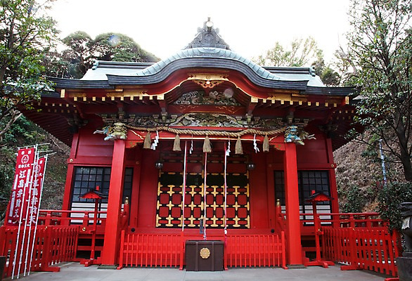 포토 JPG 주간 나무 식물 전통 건축물 건축 아시아 종교 고건축 일본문화 하늘 풍경 사람없음 야외 건물 관광지 일본 역사 일본전통 에노시마 신사_일본건축 국내포토 자연요소 동양문화 나라 외국문화 여행 일본건축 파일형식