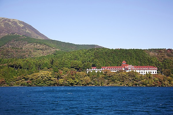포토 JPG 주간 나무 식물 건축물 건축 아시아 호수 일본문화 자연 산 풍경 사람없음 야외 건물 물 일본 숲 하코네 아시노호수 국내포토 자연요소 동양문화 나라 외국문화 생태계 파일형식
