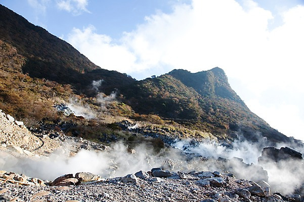 포토 JPG 주간 구름 아시아 일본문화 자연 하늘 산 풍경 사람없음 야외 일본 온천 연기 수증기 화산 하코네 국내포토 자연요소 동양문화 나라 외국문화 스파 생태계 파일형식