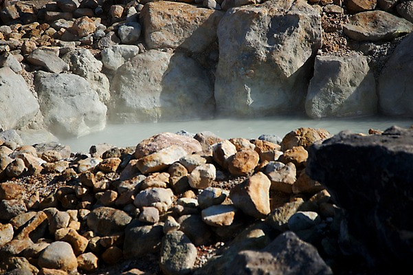 포토 JPG 주간 아시아 일본문화 자연 풍경 사람없음 야외 물 일본 온천 돌_바위 조약돌 바위 하코네 국내포토 자연요소 동양문화 나라 외국문화 스파 생태계 파일형식
