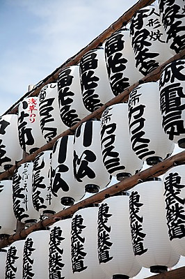 포토 JPG 구름 전통 아시아 종교 불교 일본문화 하늘 풍경 사람없음 관광지 일본 사찰 역사 불교용품 연등 일본전통 센소사 센소지 아사쿠사 국내포토 자연요소 동양문화 나라 외국문화 여행 종교용품 종교건축 등불 파일형식