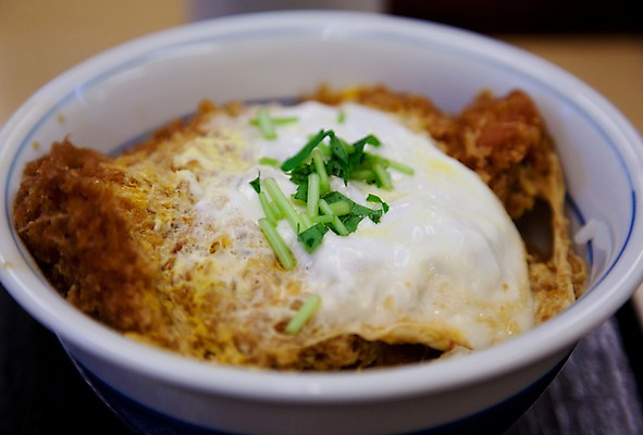 포토 JPG 그릇 접시 아시아 음식 일본문화 풍경 사람없음 식당 가쯔돈 일본음식 국내포토 동양문화 식기 나라 외국문화 상점 파일형식